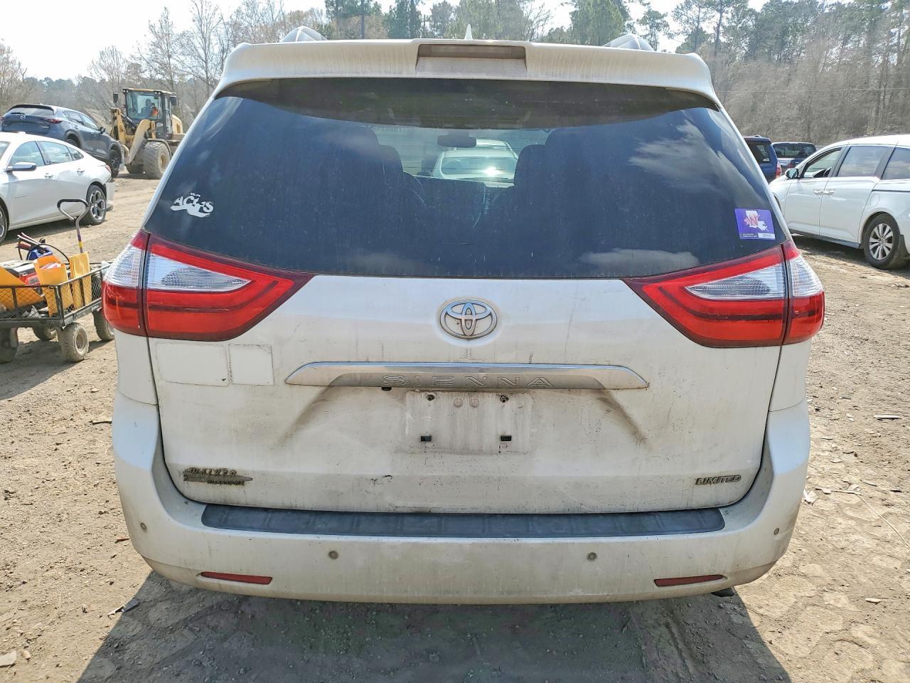 2018 TOYOTA SIENNA