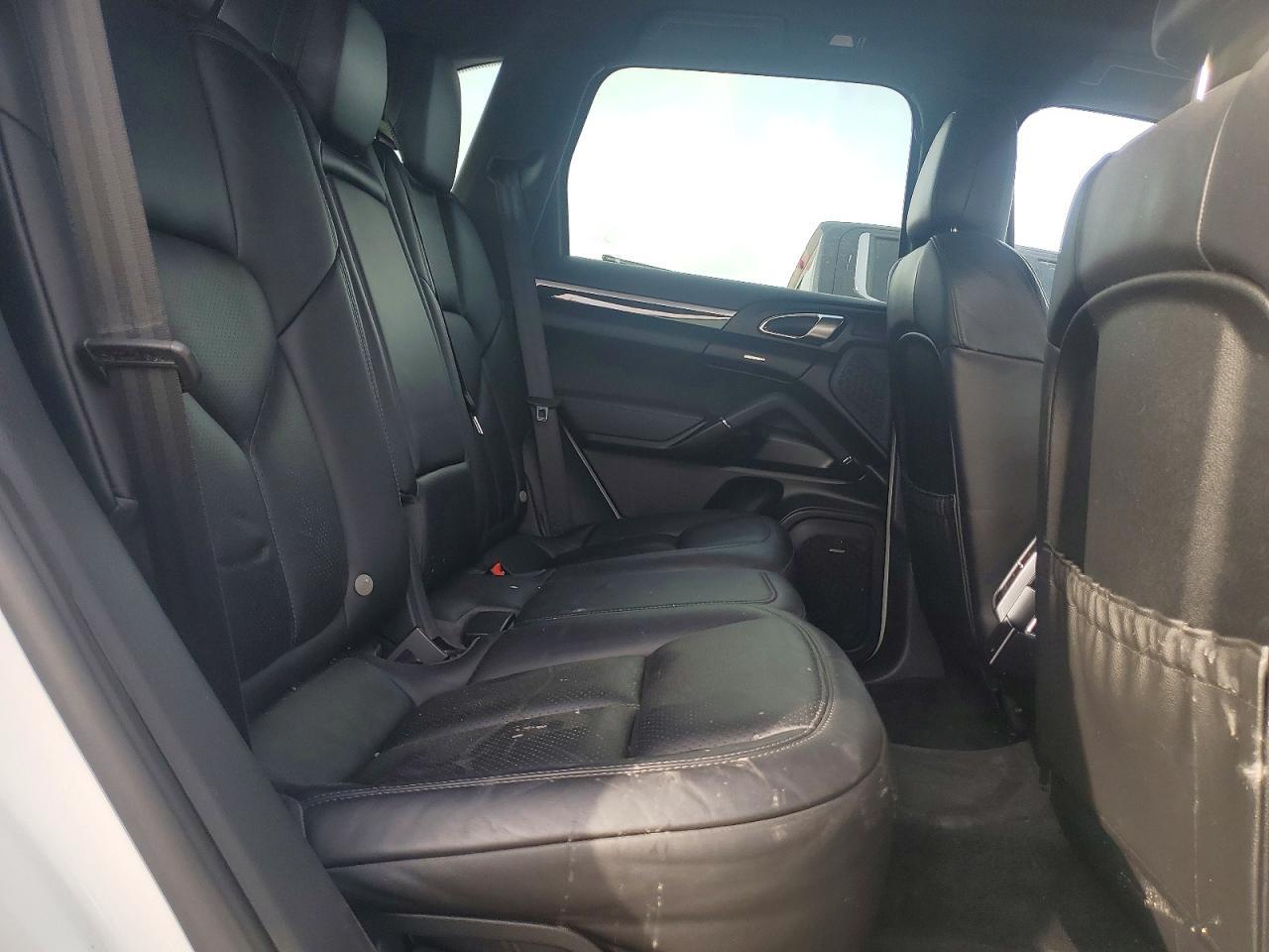 2016 PORSCHE CAYENNE