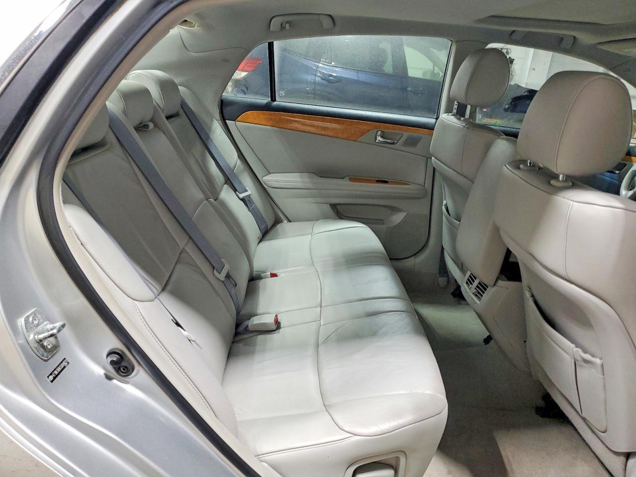 2005 TOYOTA Avalon