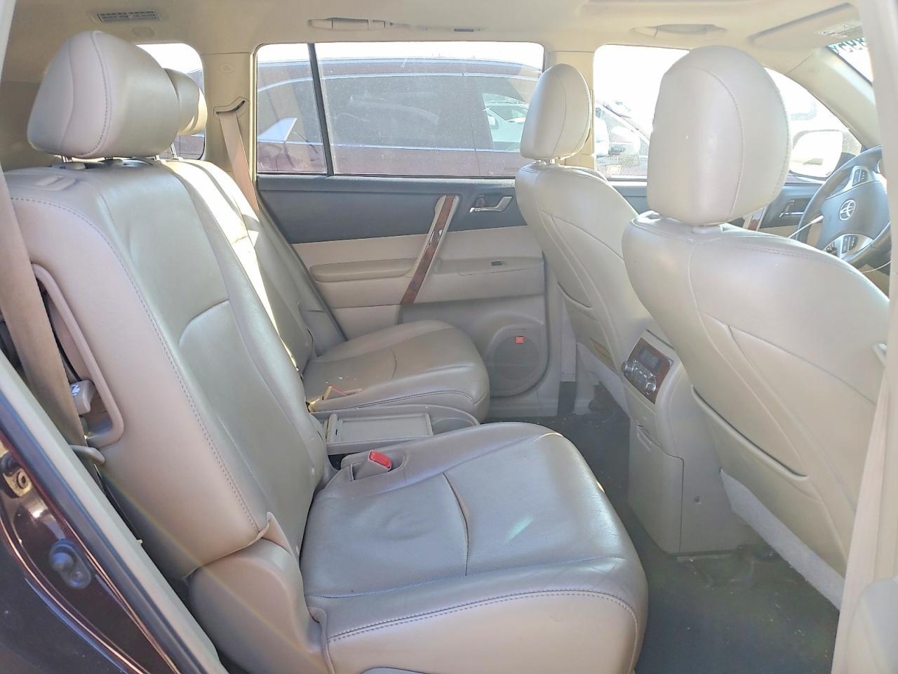 2013 TOYOTA HIGHLANDER
