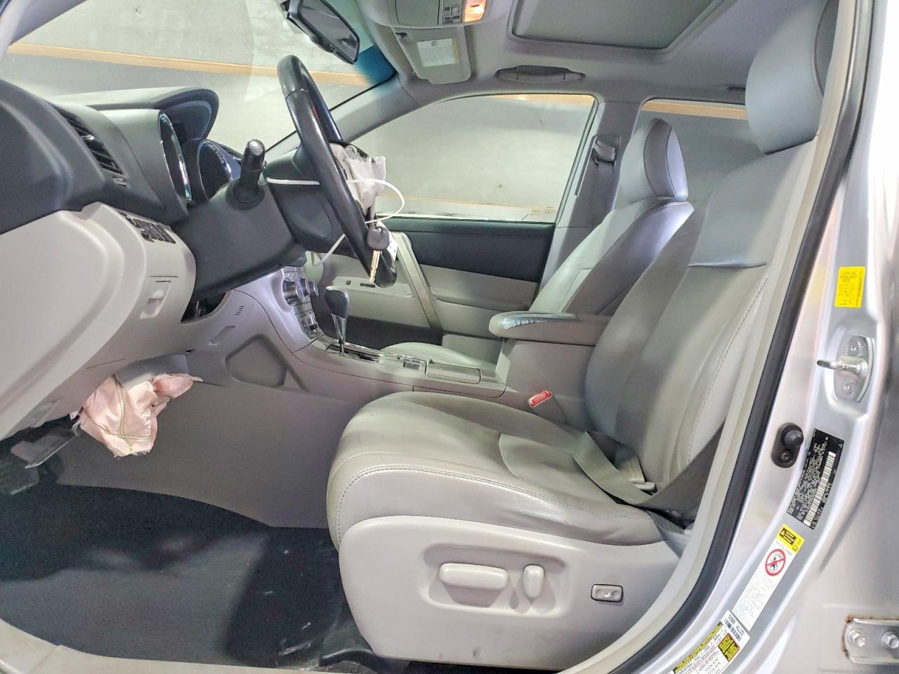 2011 TOYOTA HIGHLANDER