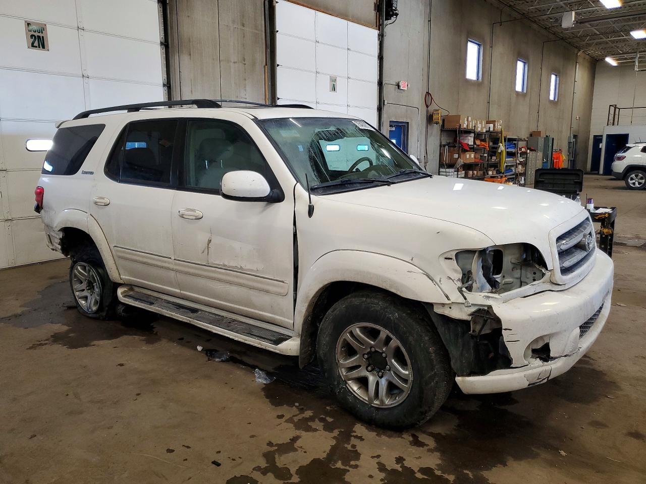 2004 TOYOTA Sequoia