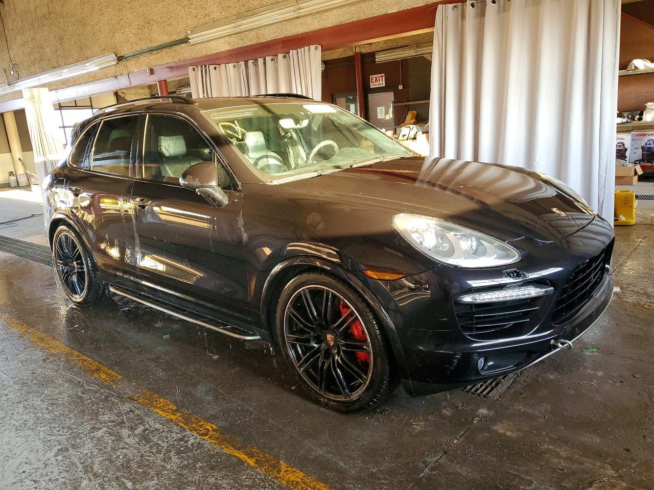 2014 PORSCHE CAYENNE