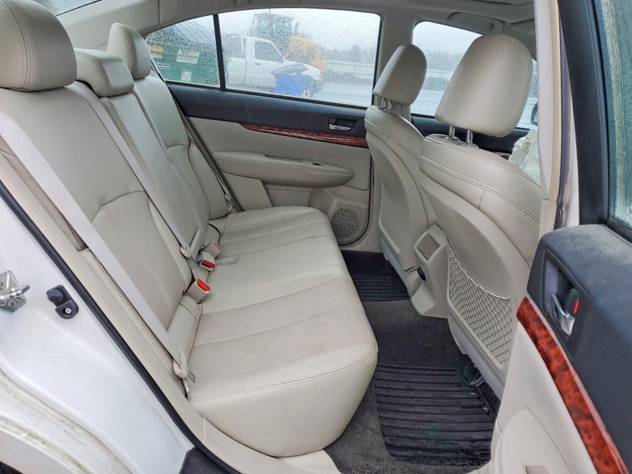 2011 SUBARU Legacy