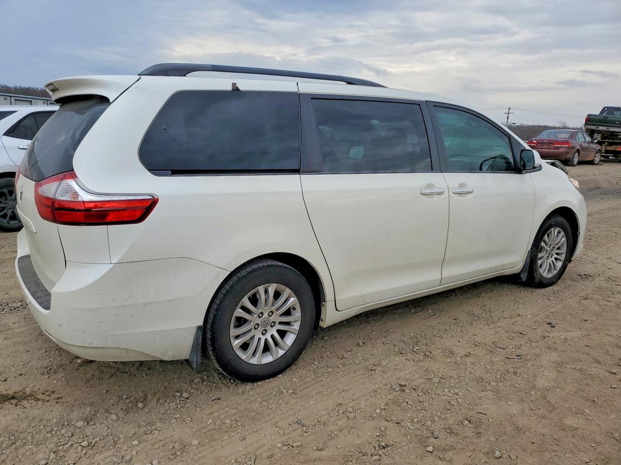2016 TOYOTA SIENNA