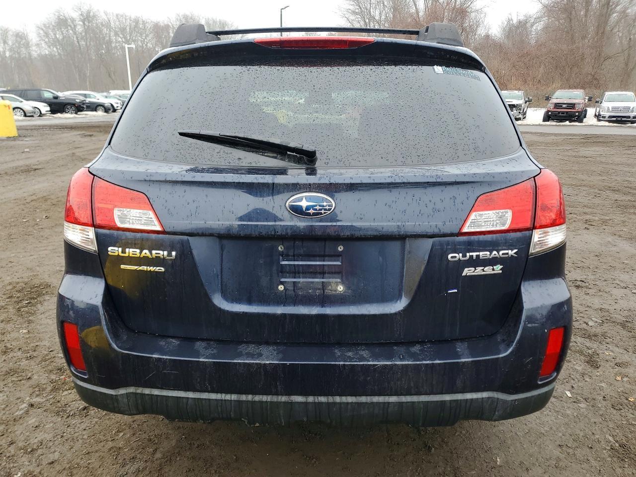 2013 SUBARU Outback