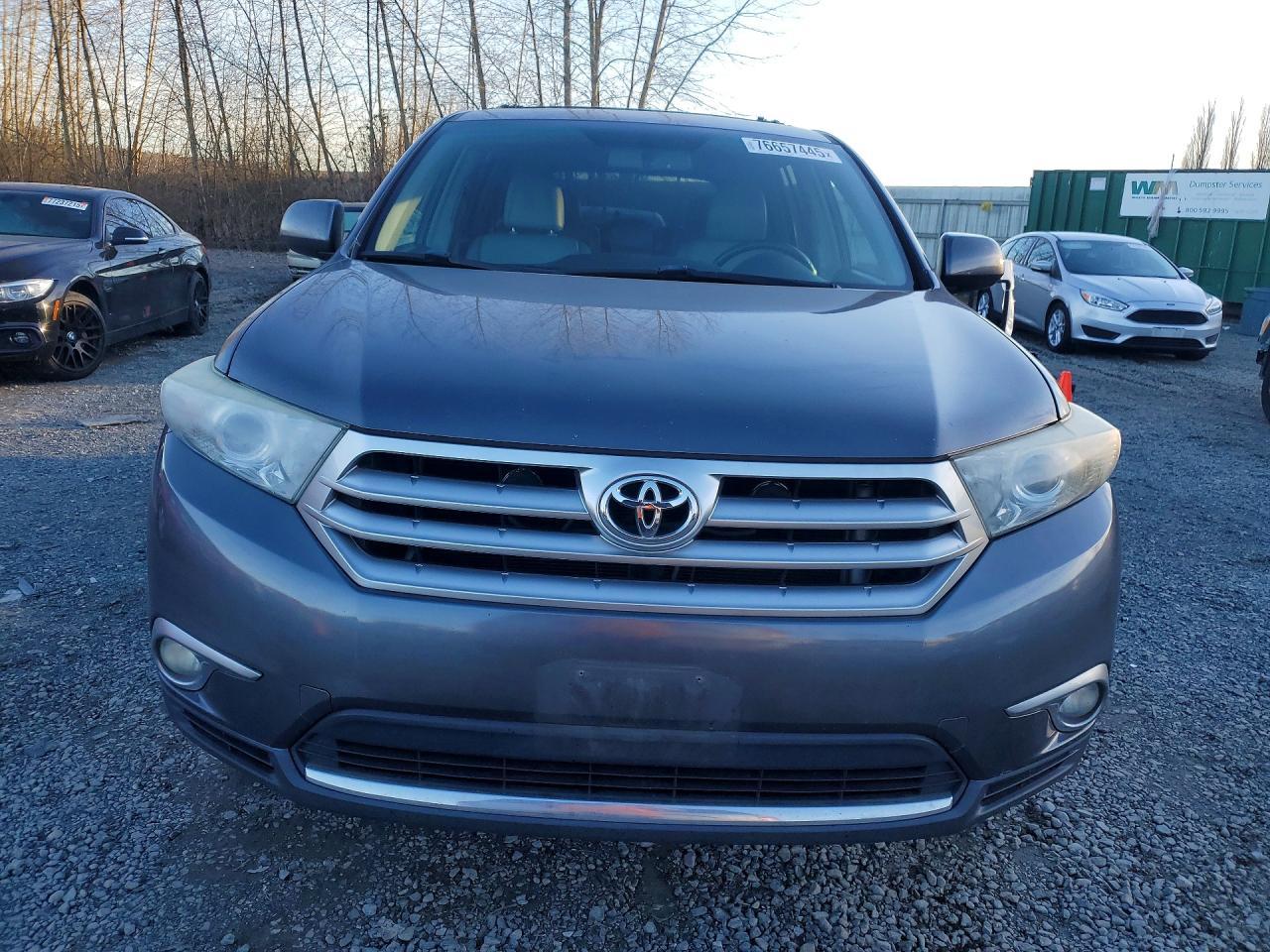 2011 TOYOTA HIGHLANDER