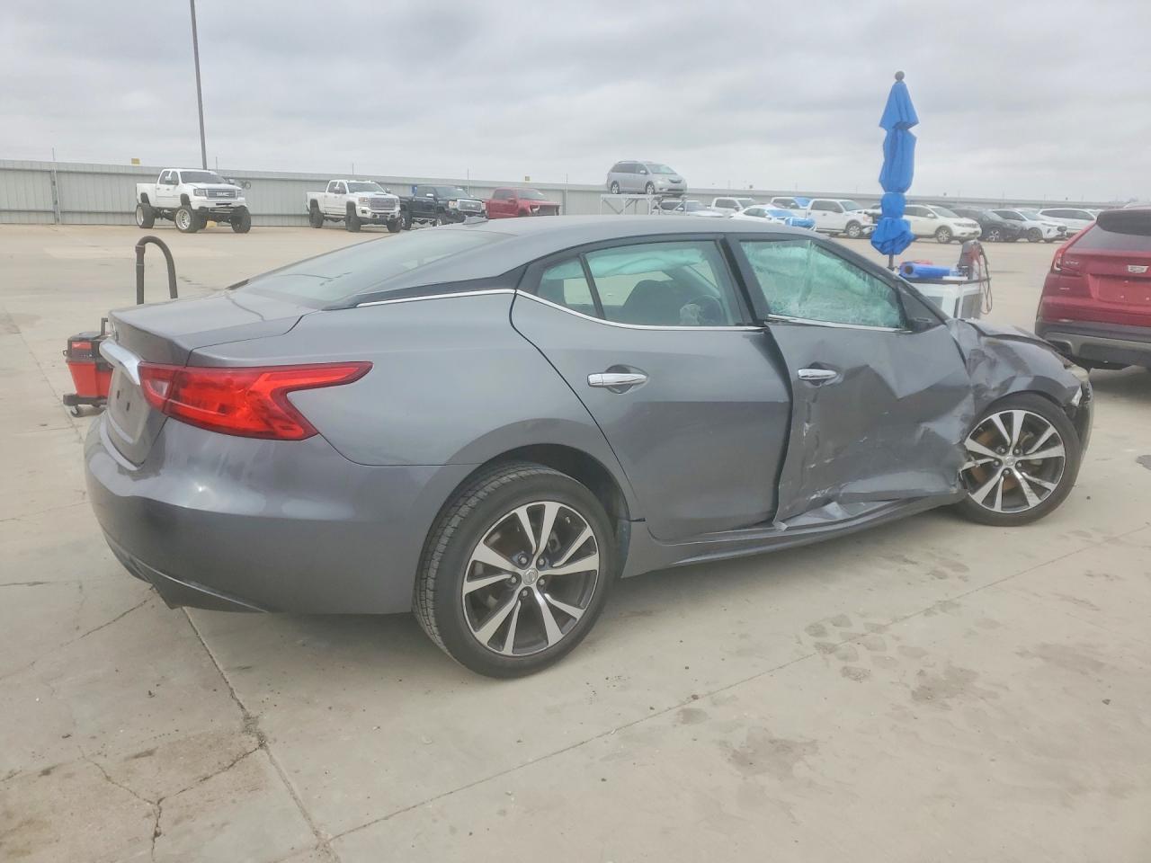 2016 NISSAN Maxima