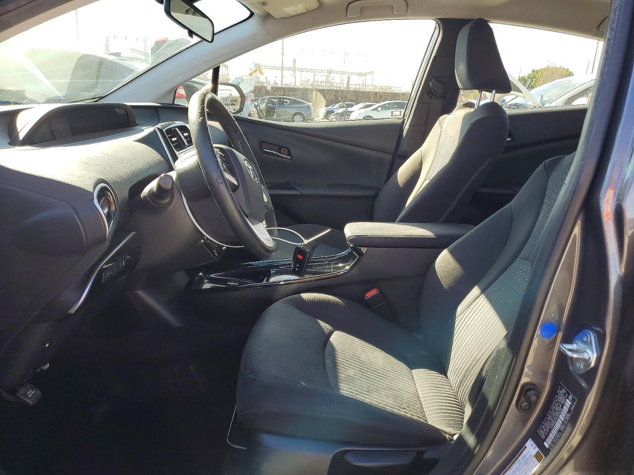 2016 TOYOTA PRIUS