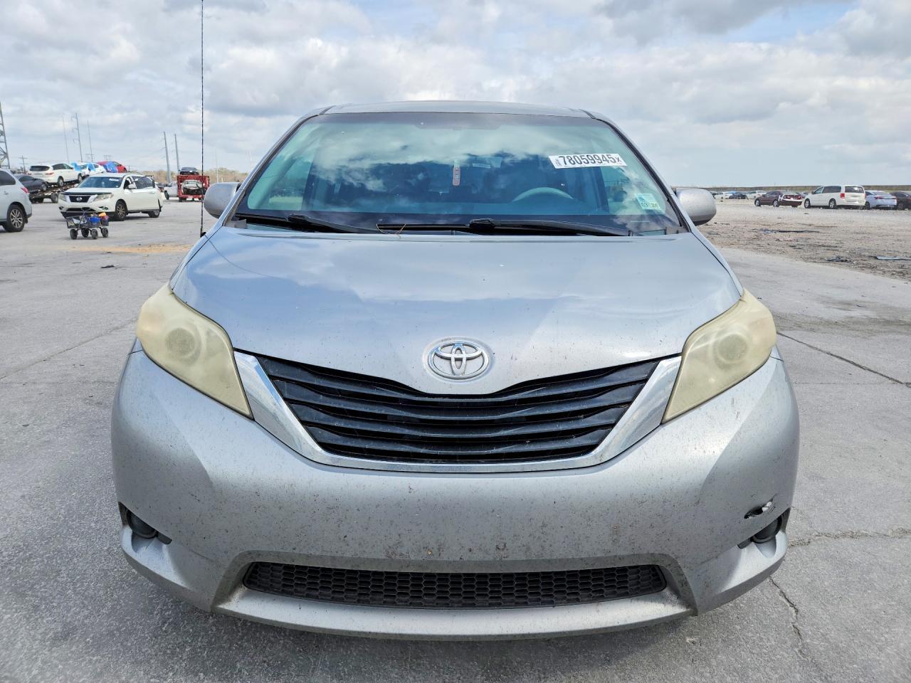 2012 TOYOTA SIENNA
