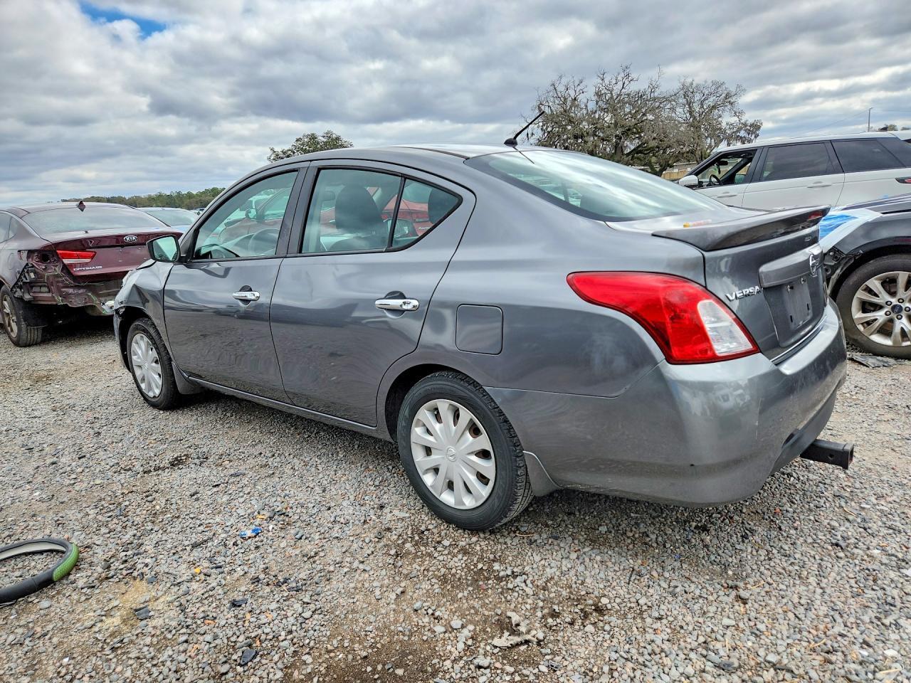 2017 NISSAN VERSA