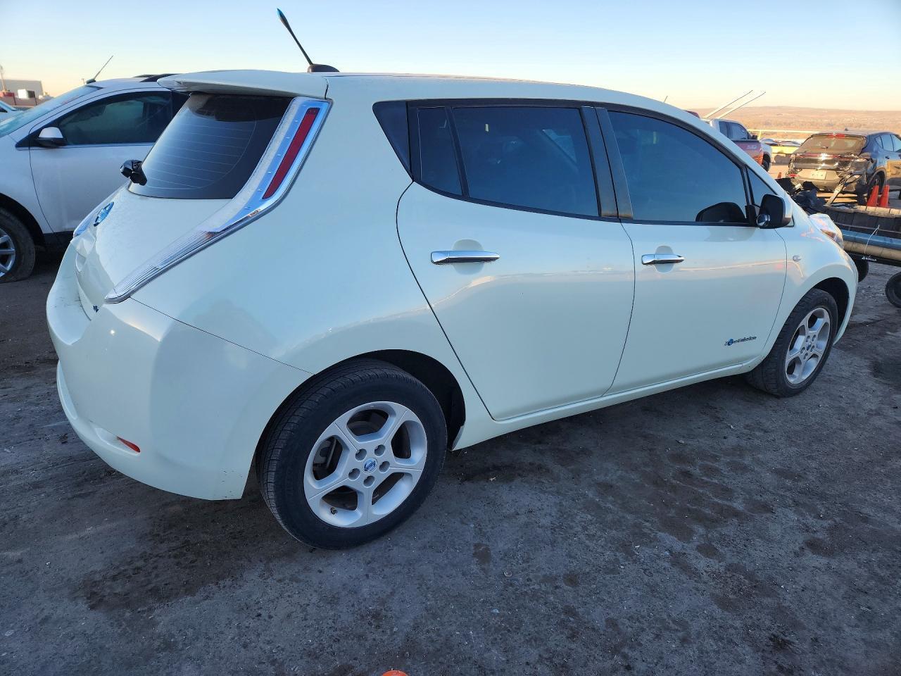 2011 NISSAN LEAF