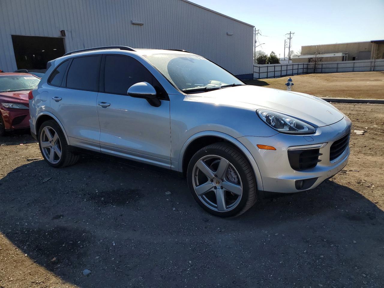 2017 PORSCHE CAYENNE