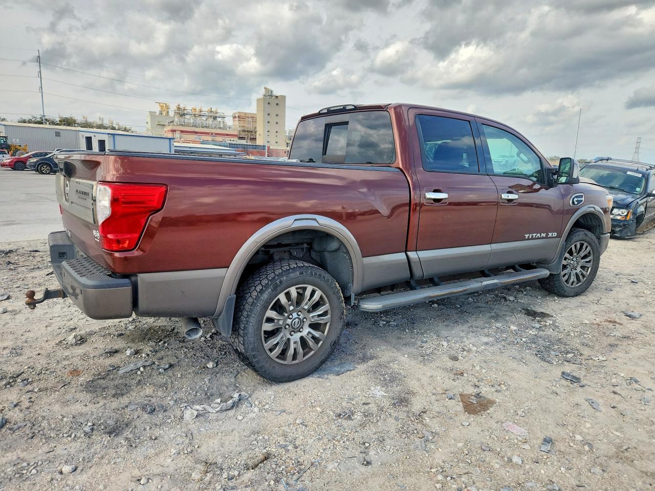 2016 NISSAN Titan