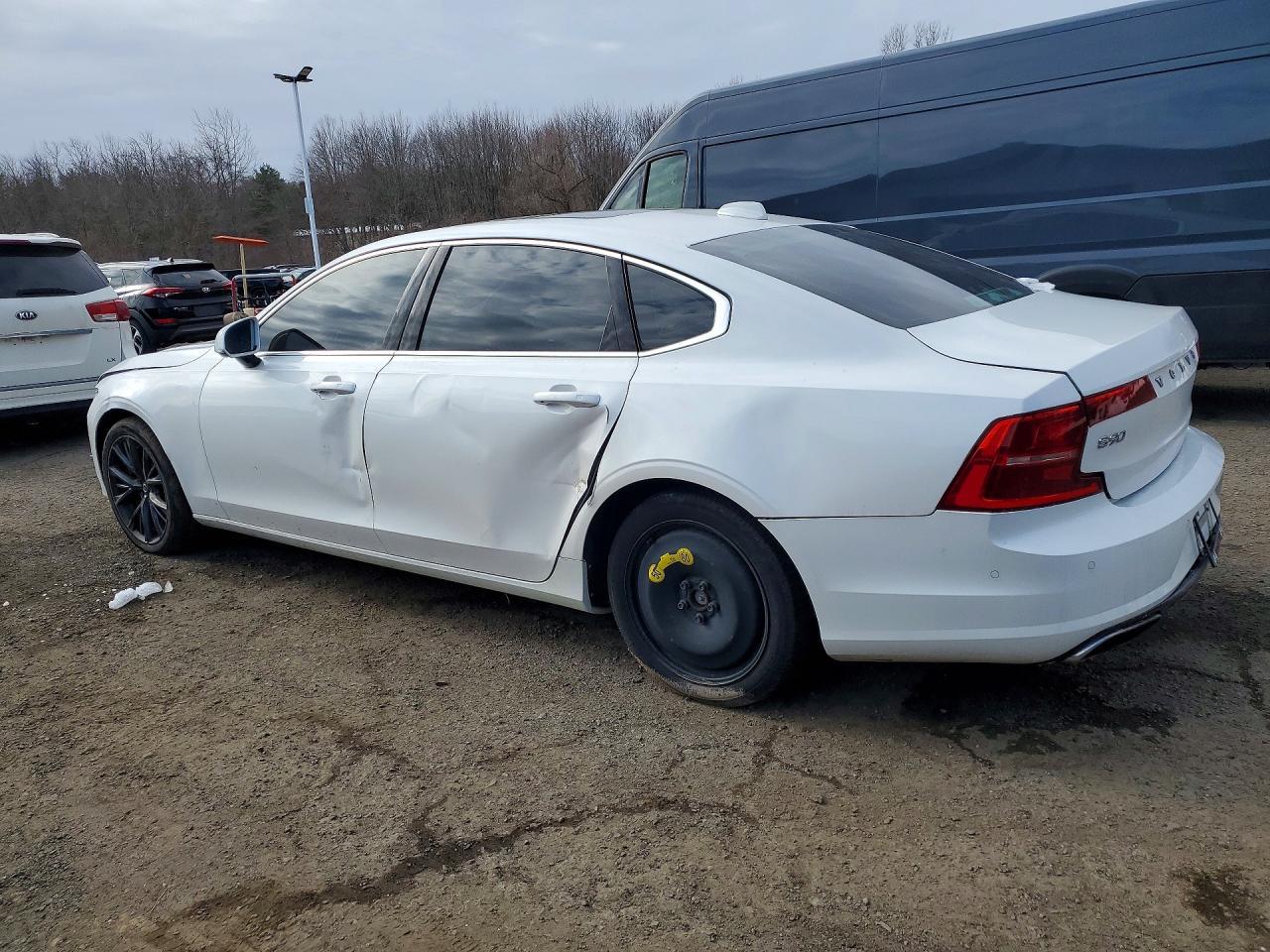 2018 VOLVO S90