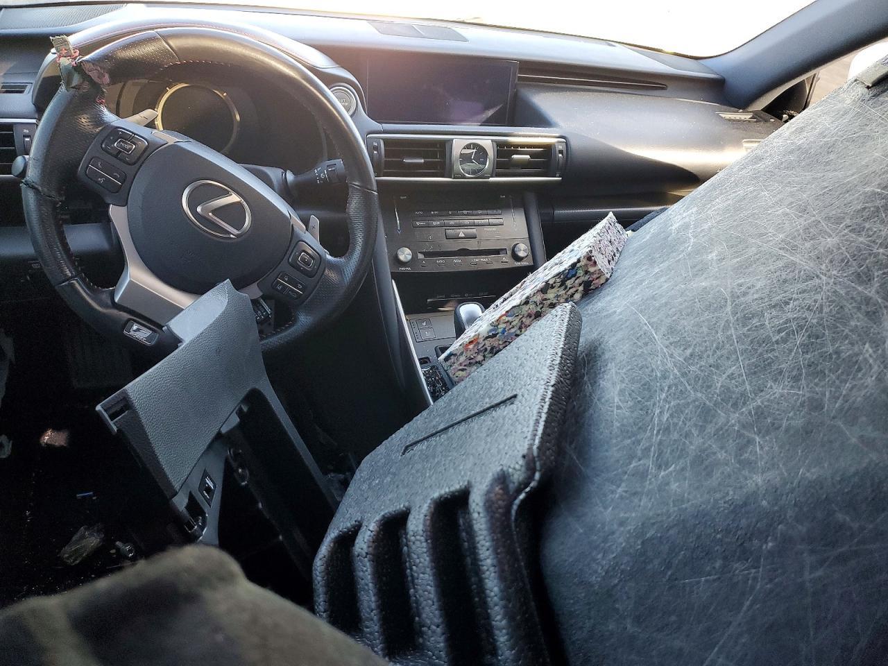 2017 LEXUS IS 200t