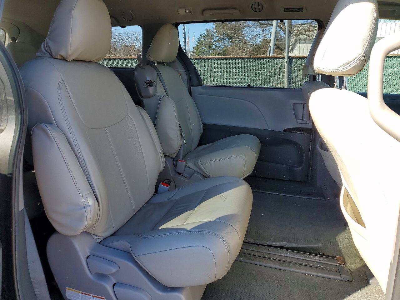 2015 TOYOTA SIENNA