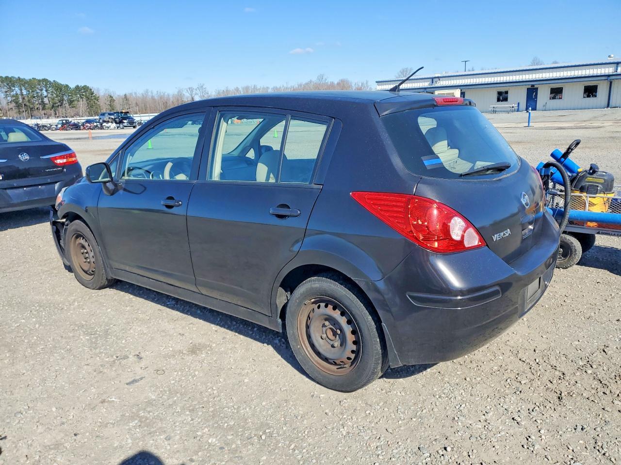 2011 NISSAN VERSA