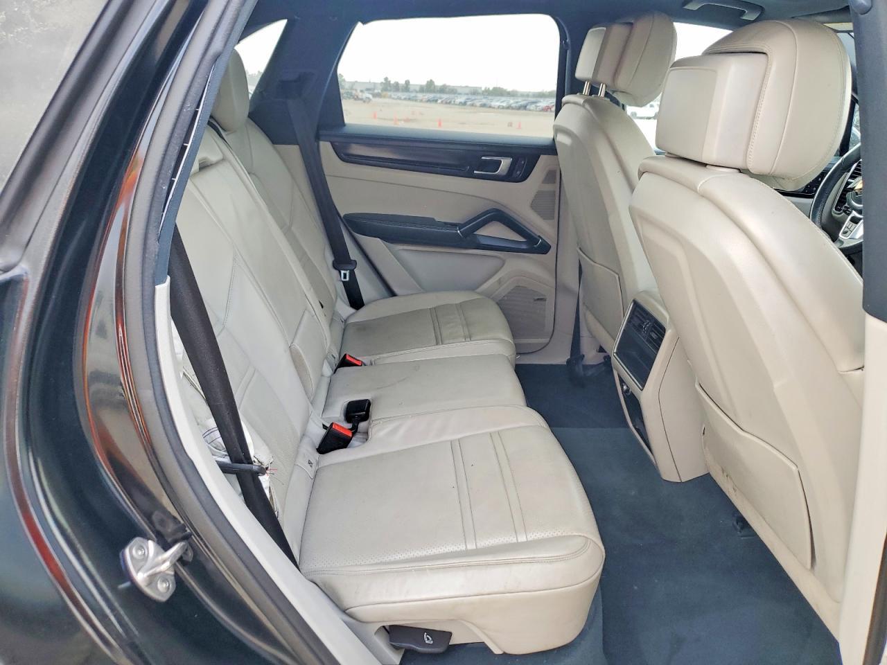 2022 PORSCHE CAYENNE