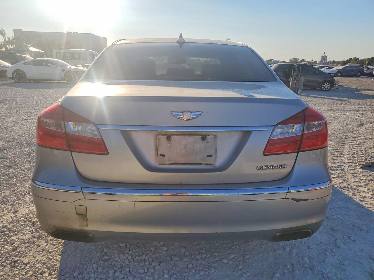 2013 HYUNDAI GENESIS