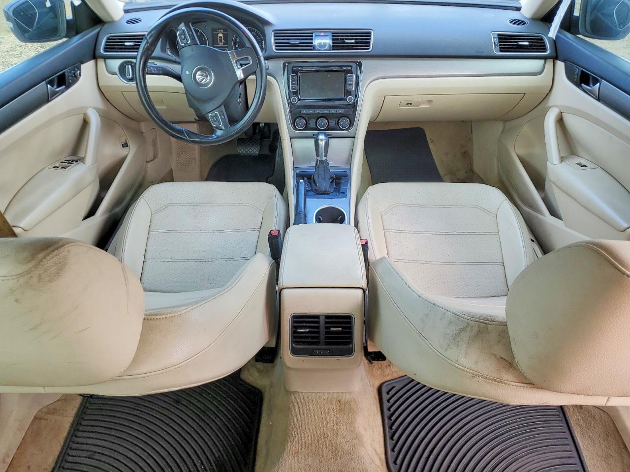 2014 VOLKSWAGEN Passat