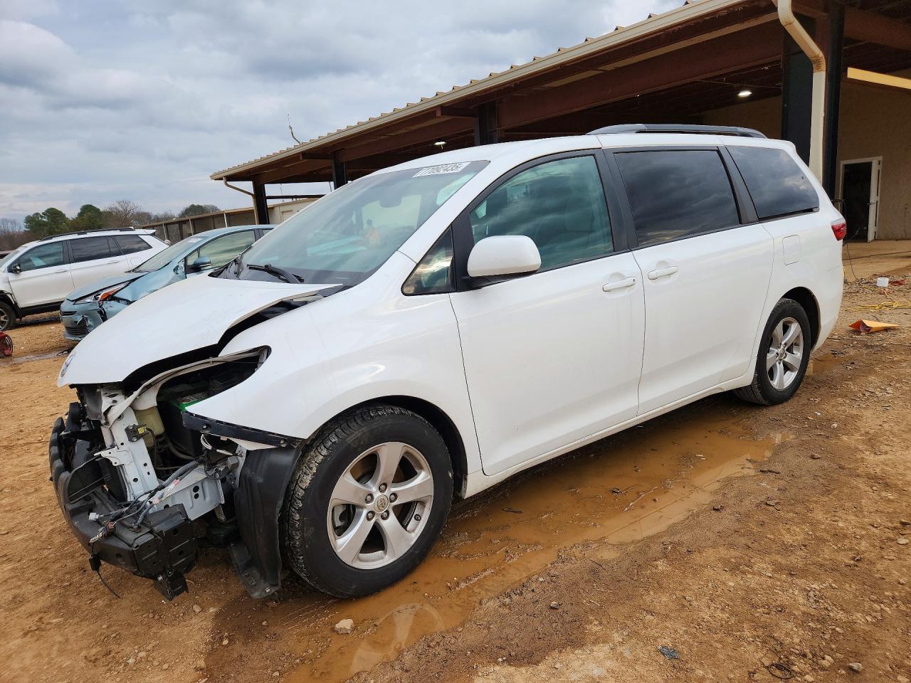 2016 TOYOTA SIENNA