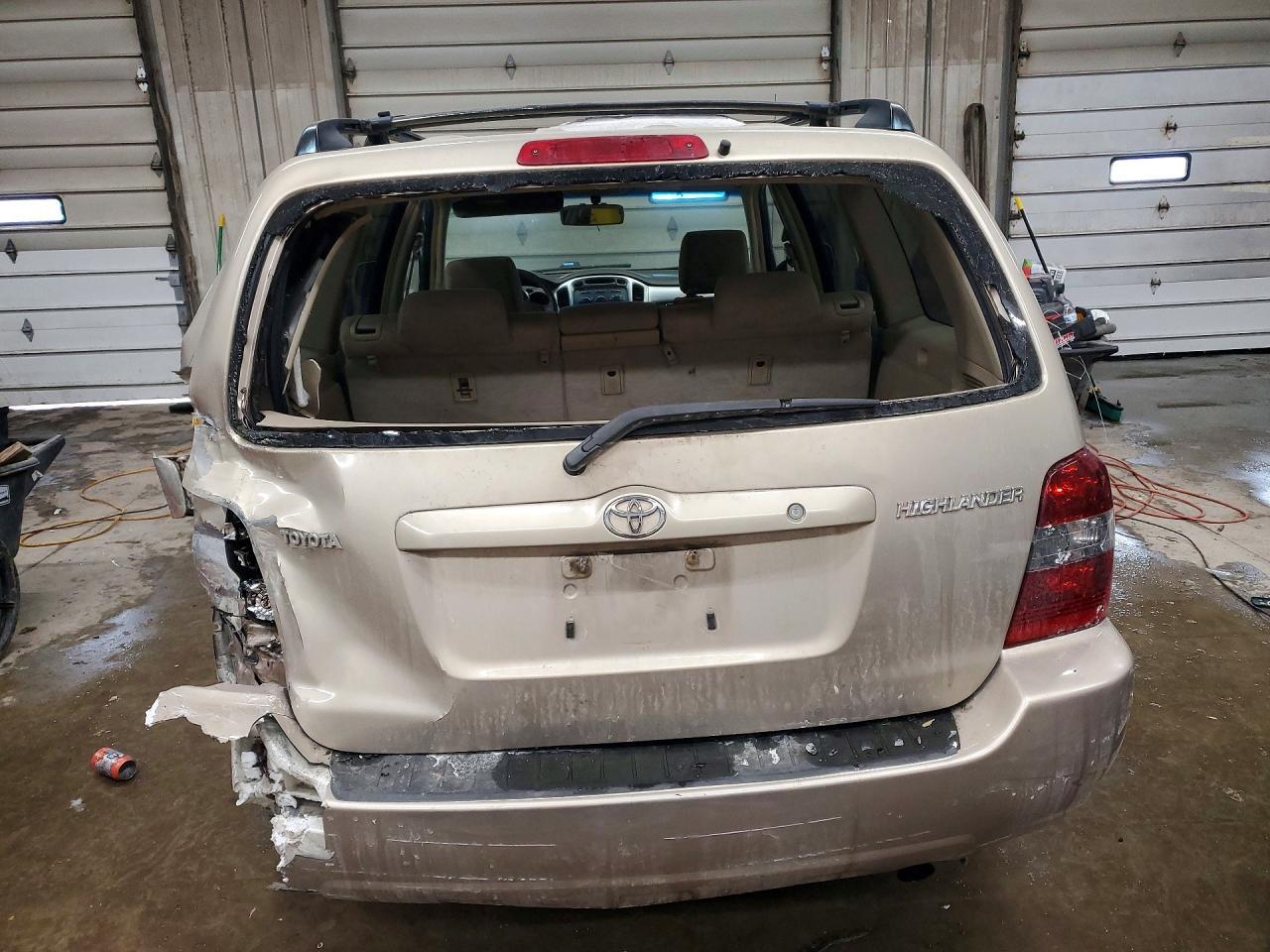 2004 TOYOTA HIGHLANDER