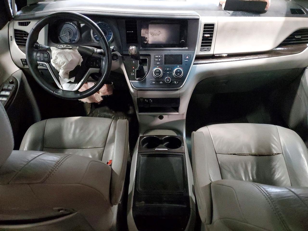 2017 TOYOTA SIENNA