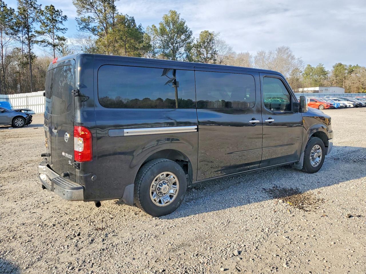 2017 NISSAN NV3500