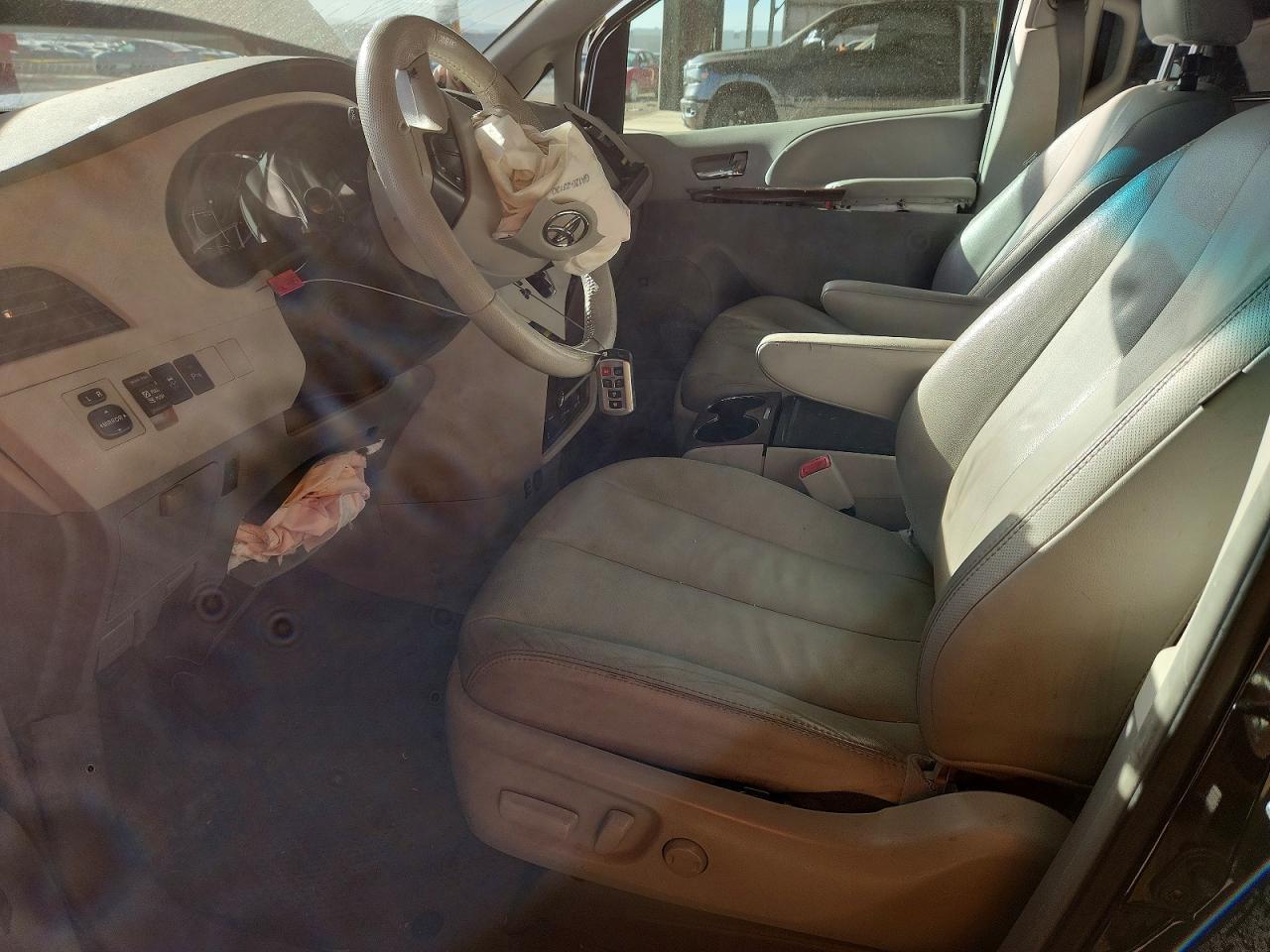 2013 TOYOTA SIENNA
