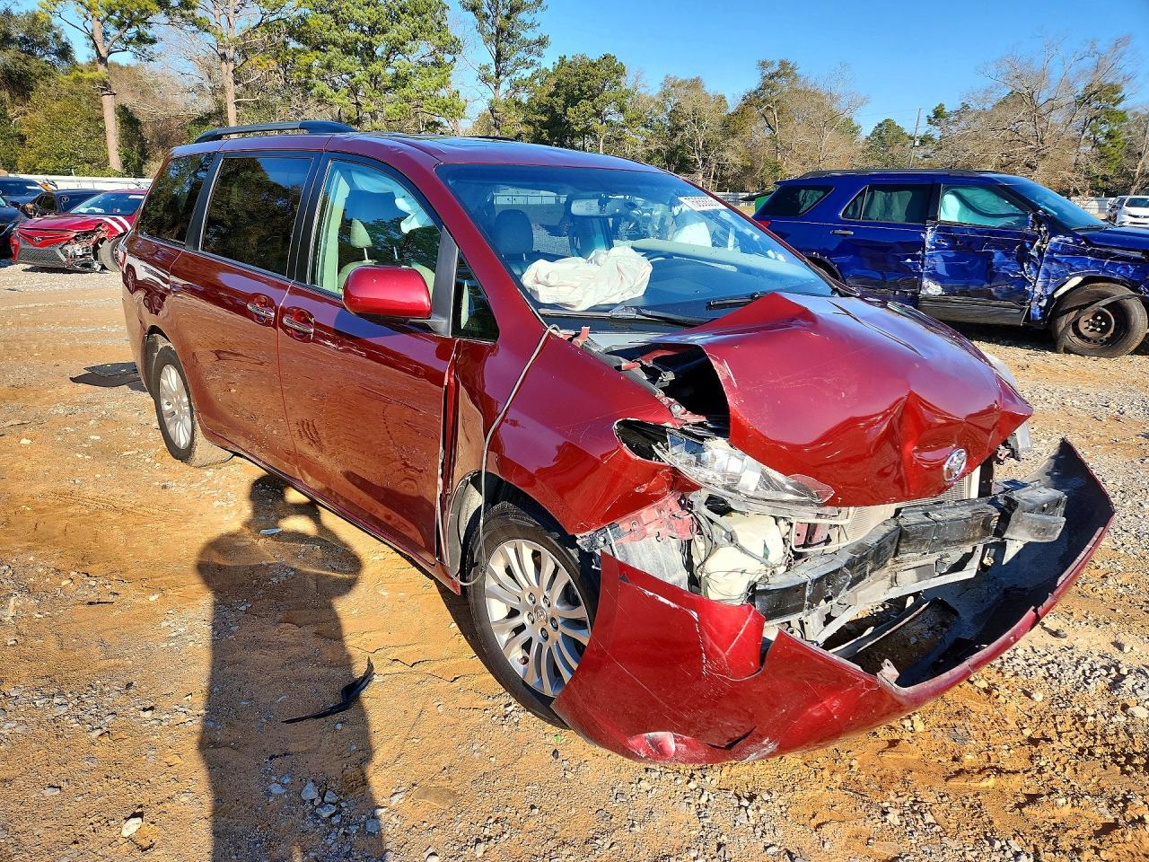 2015 TOYOTA SIENNA