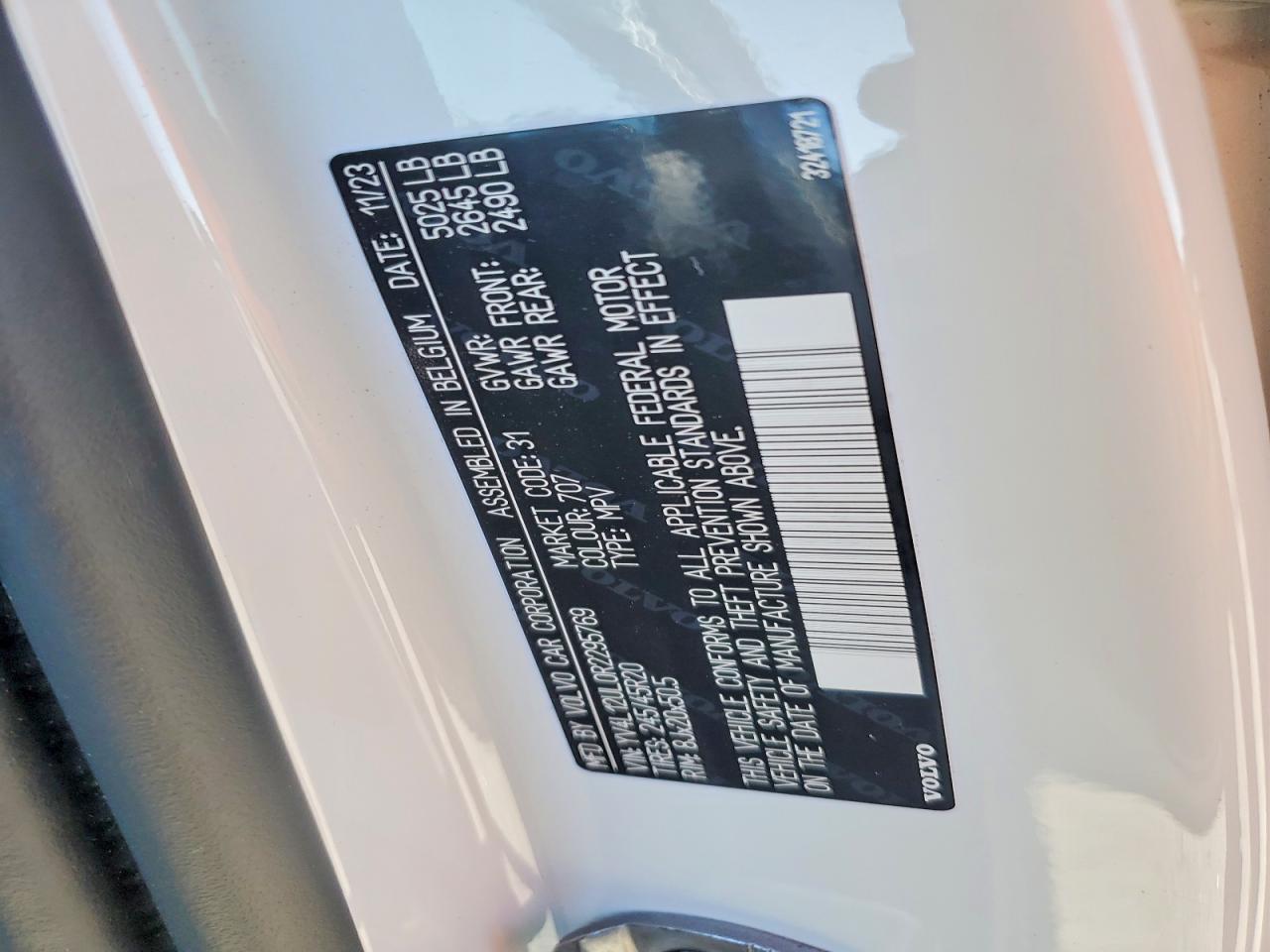 2024 VOLVO XC40