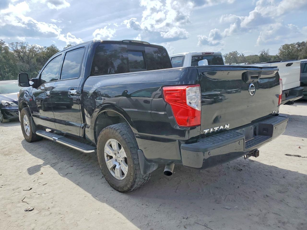 2017 NISSAN Titan
