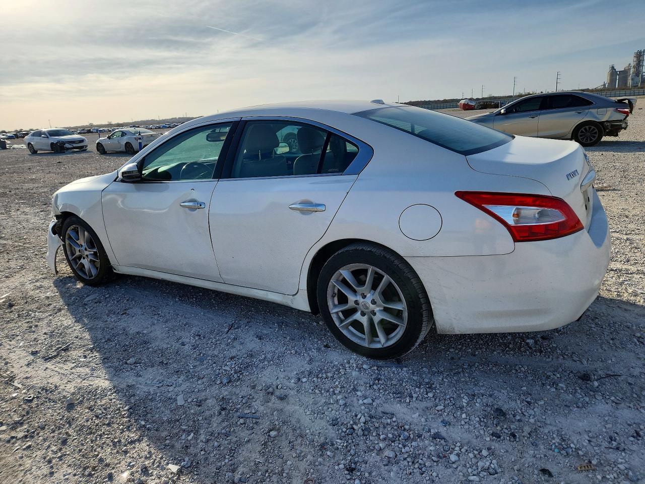2010 NISSAN Maxima