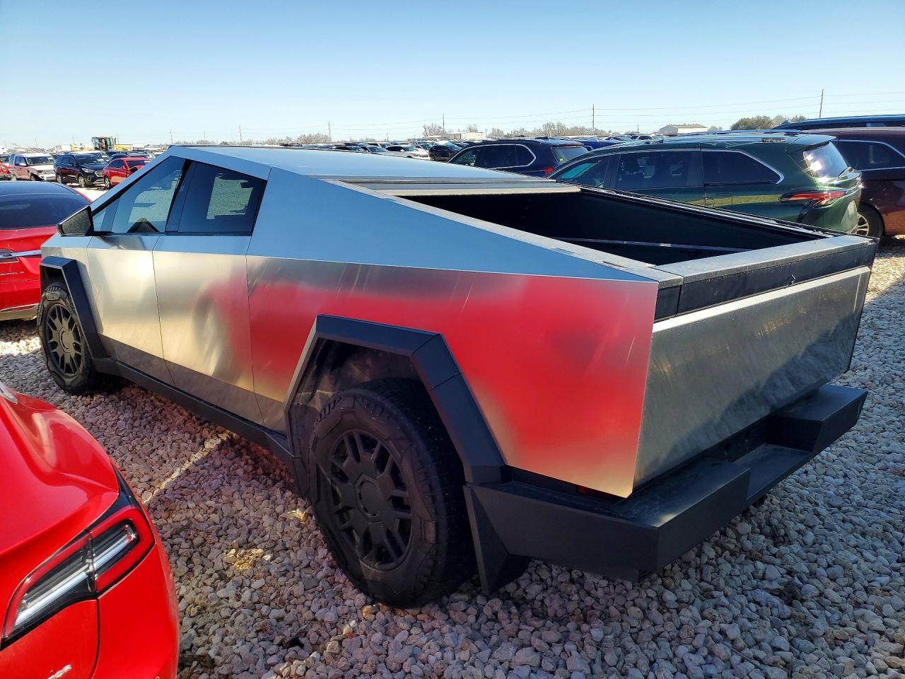 2024 TESLA Cybertruck