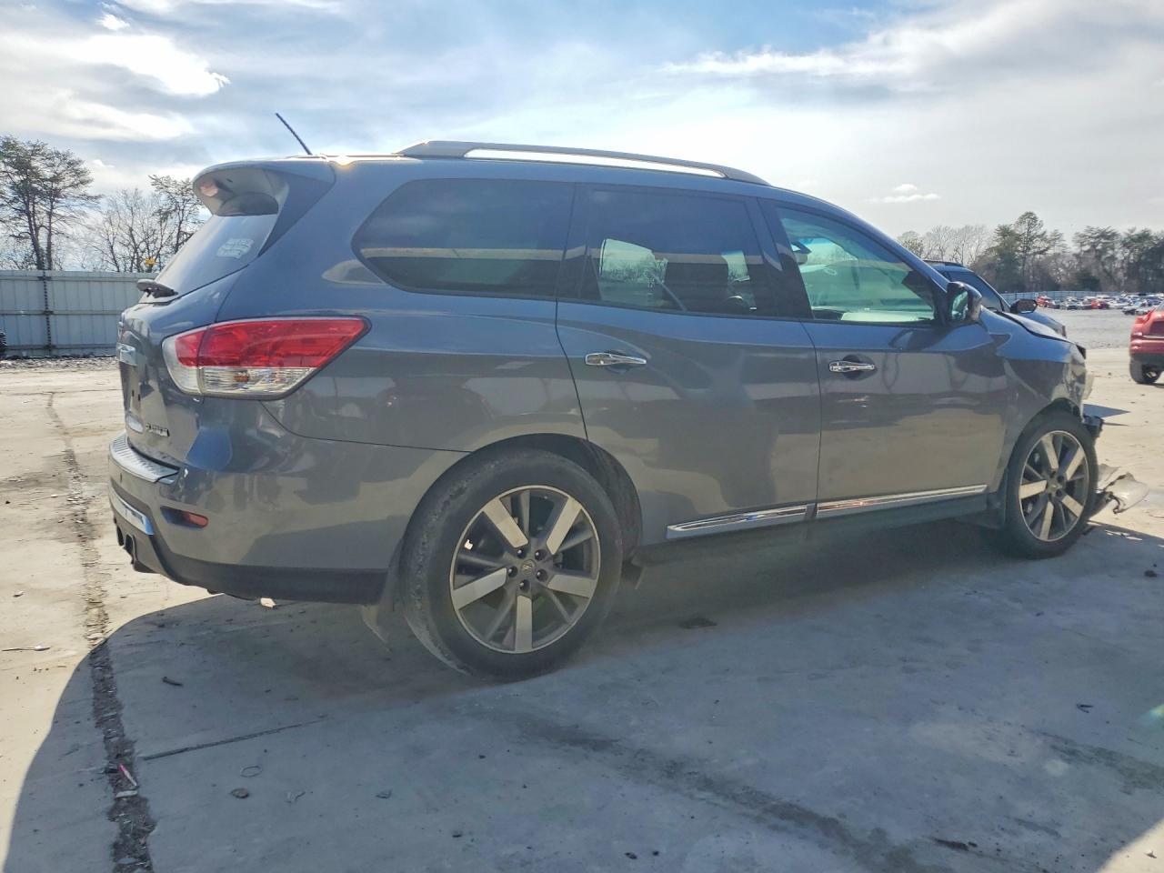 2015 NISSAN PATHFINDER