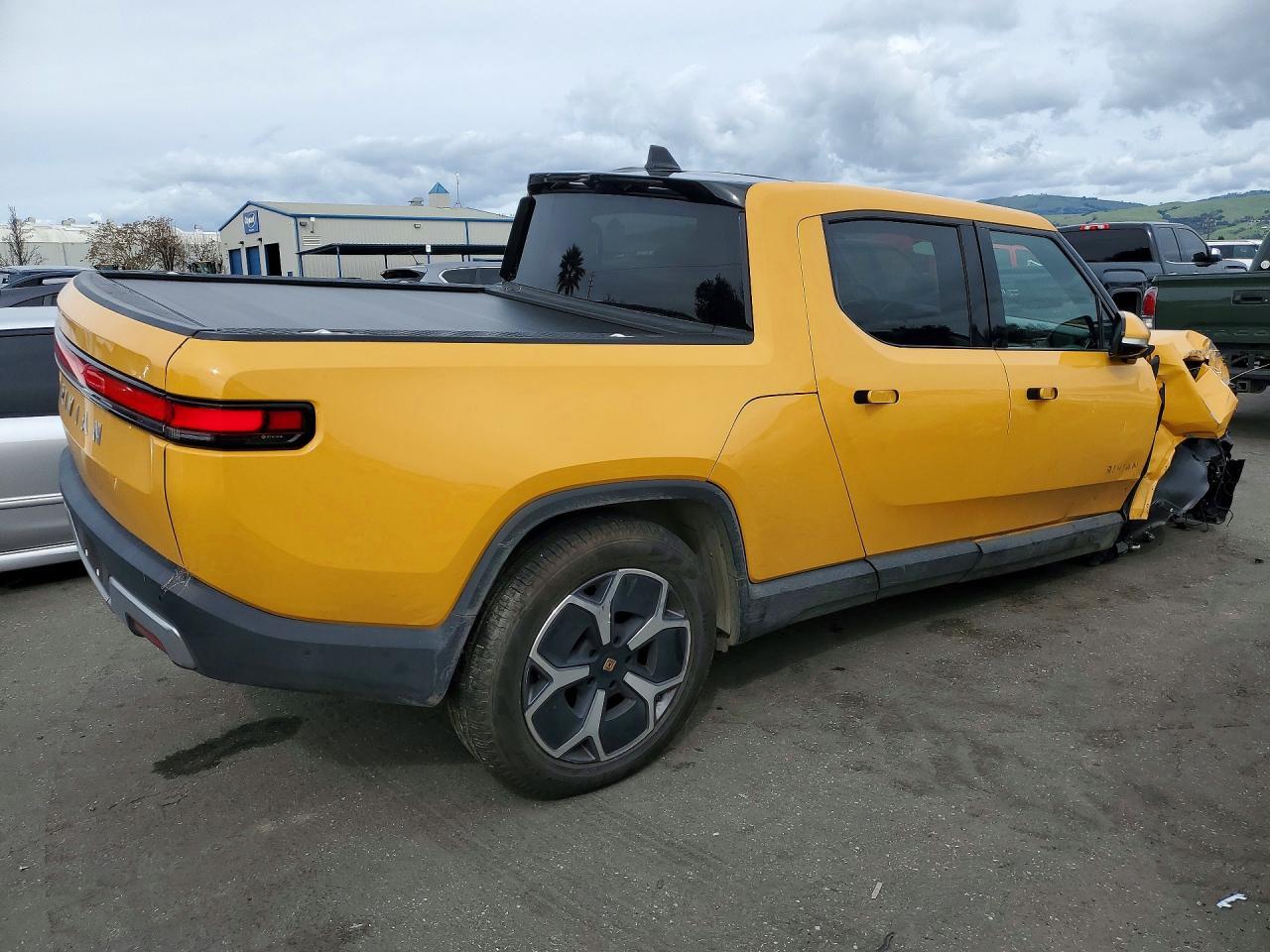 2023 RIVIAN R1t