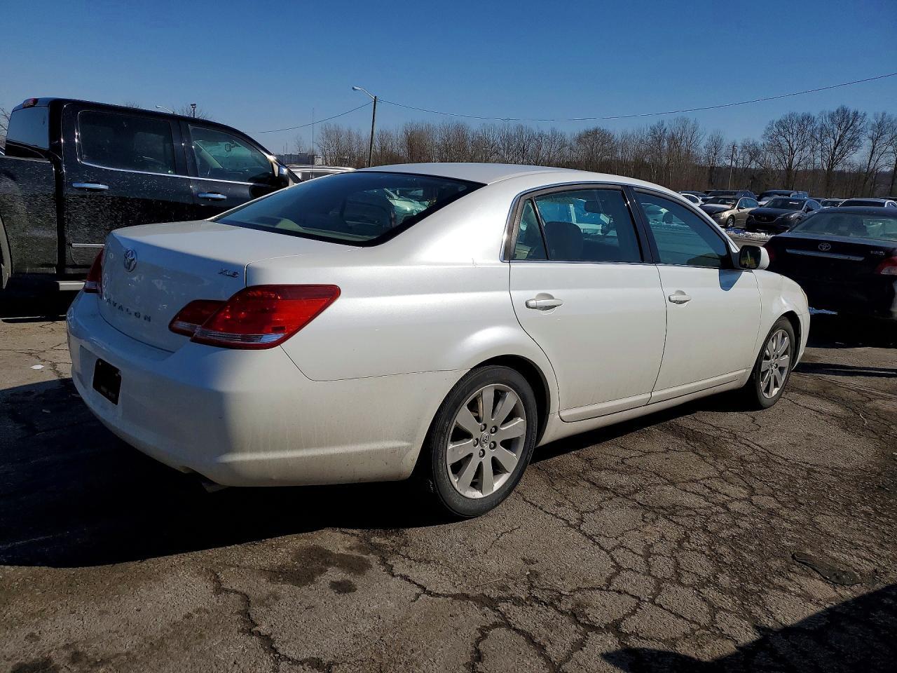 2005 TOYOTA Avalon
