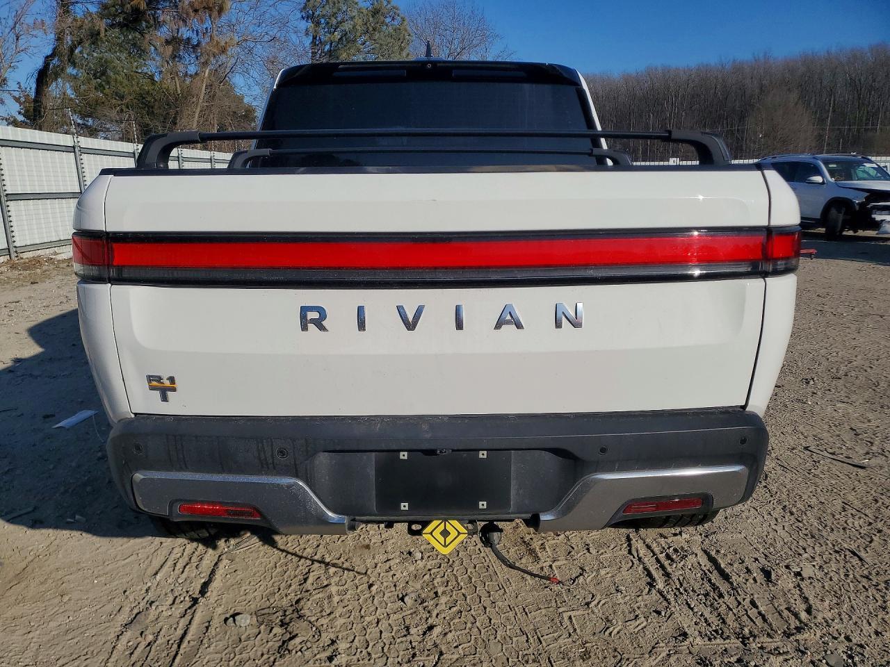 2022 RIVIAN R1t