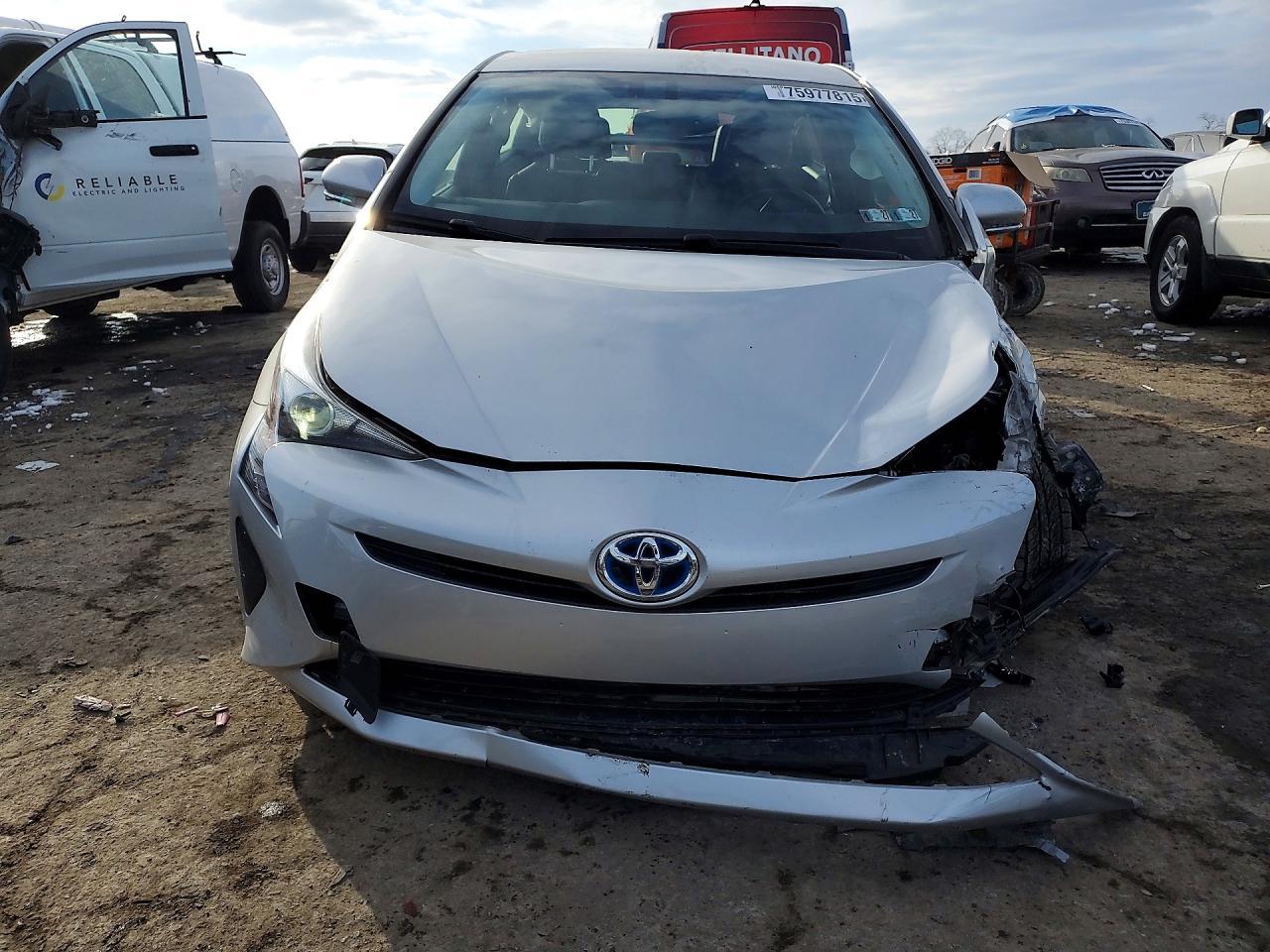 2016 TOYOTA PRIUS