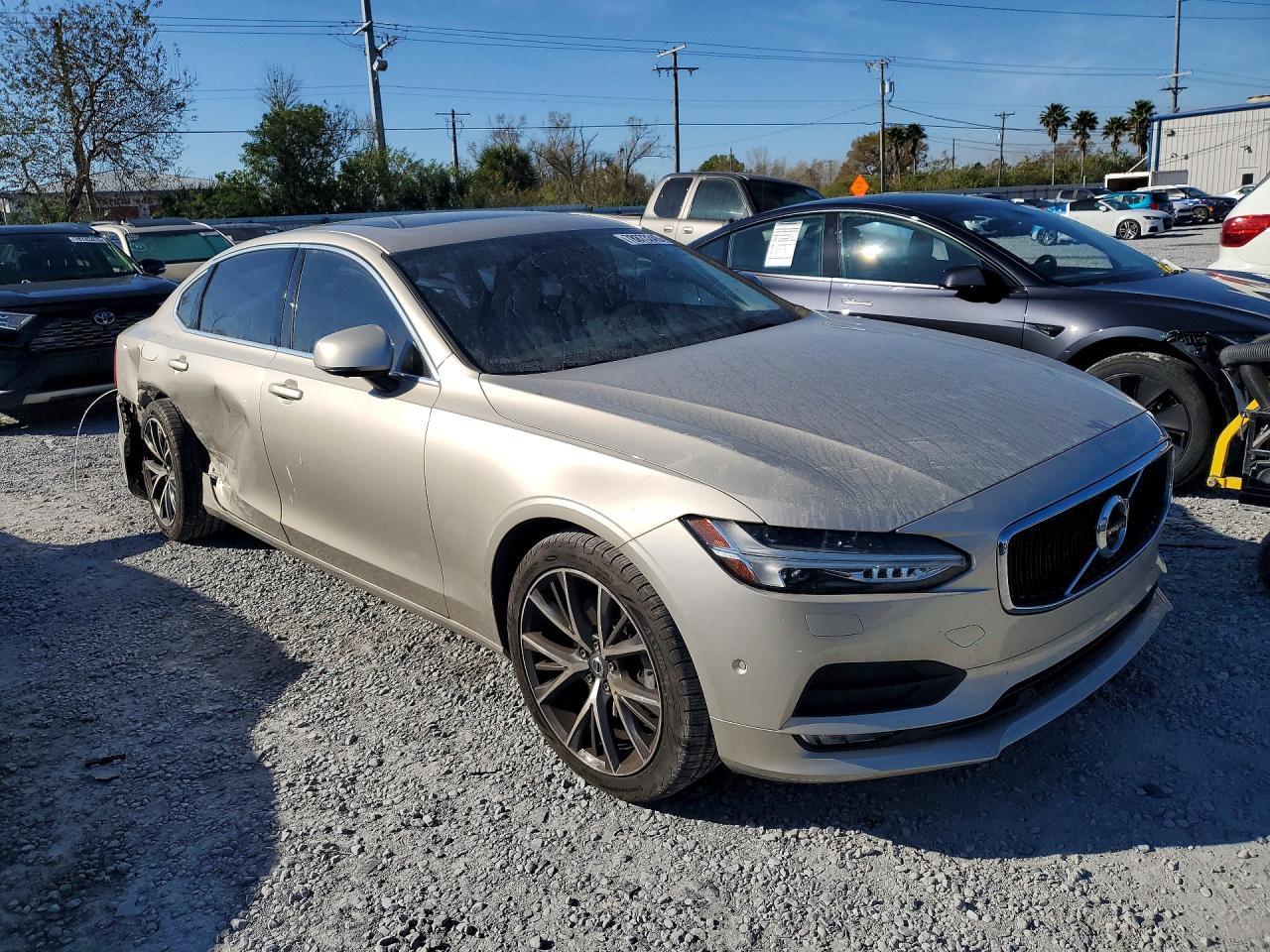 2018 VOLVO S90