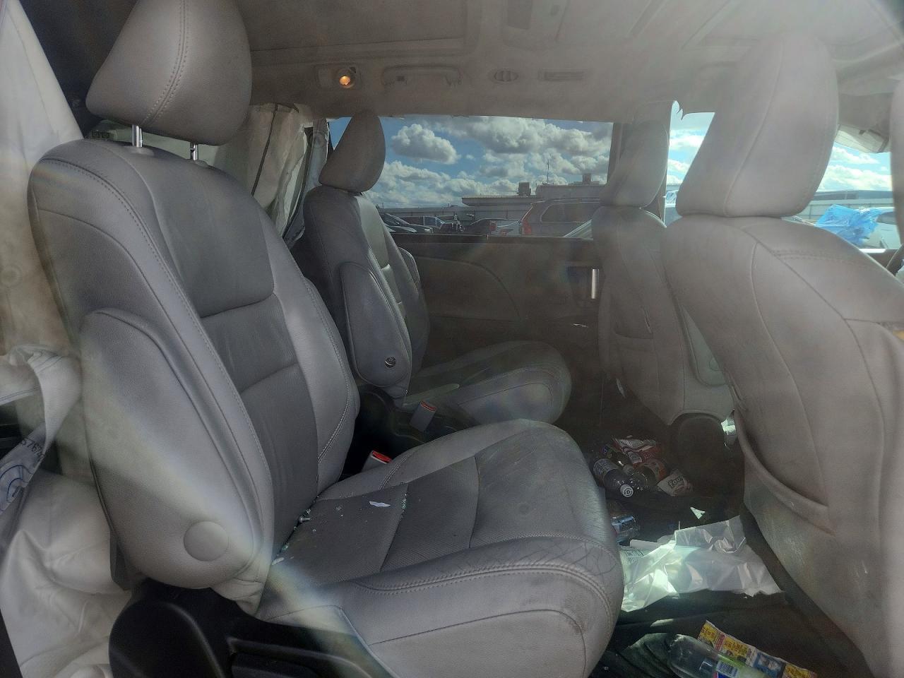 2016 TOYOTA SIENNA