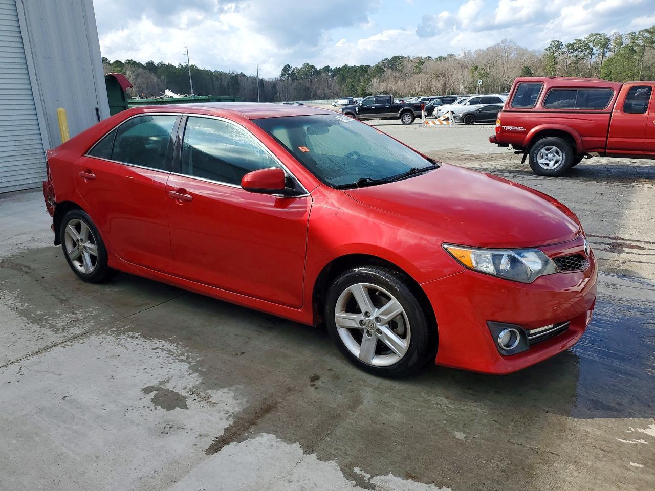 2014 TOYOTA CAMRY
