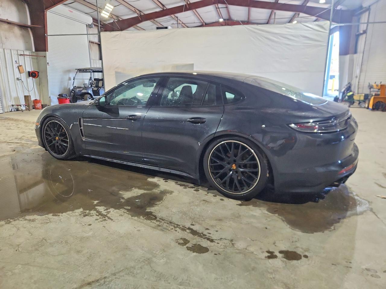 2023 PORSCHE Panamera