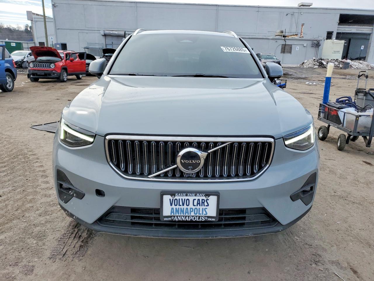 2024 VOLVO XC40