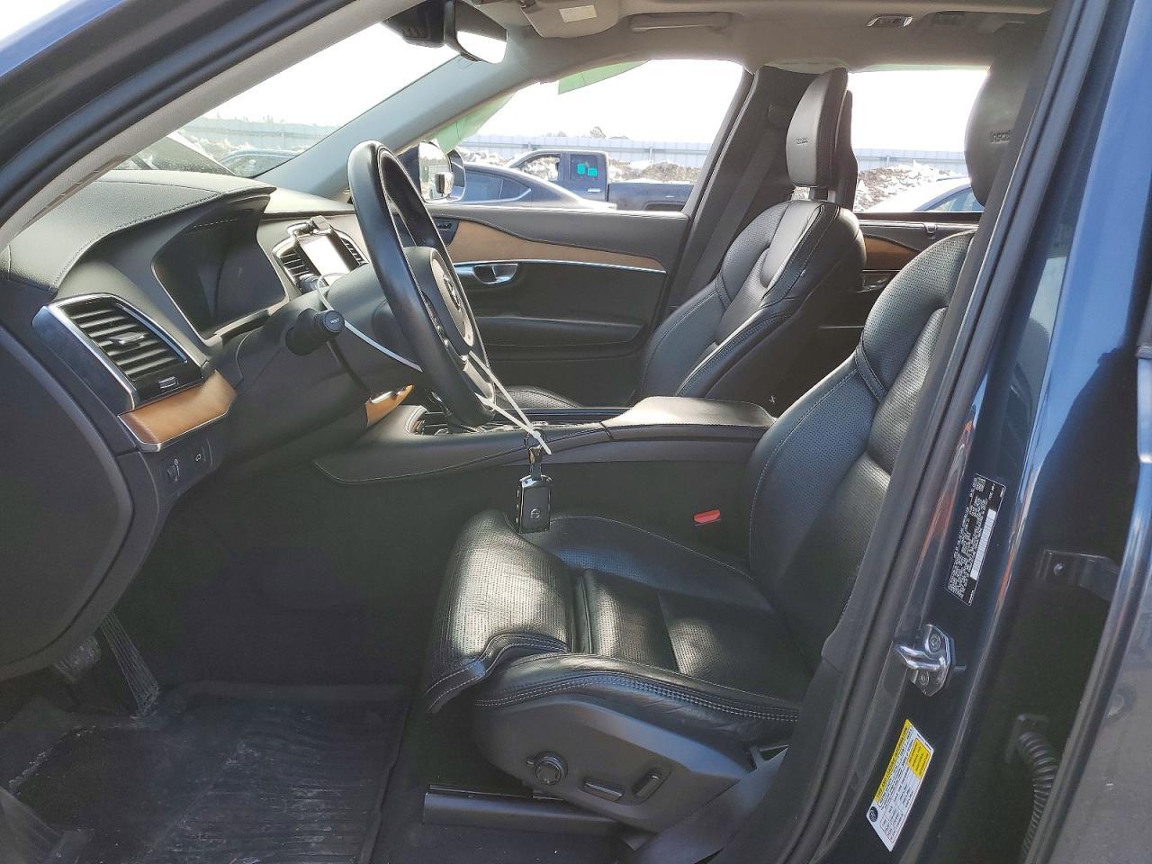 2020 VOLVO XC90