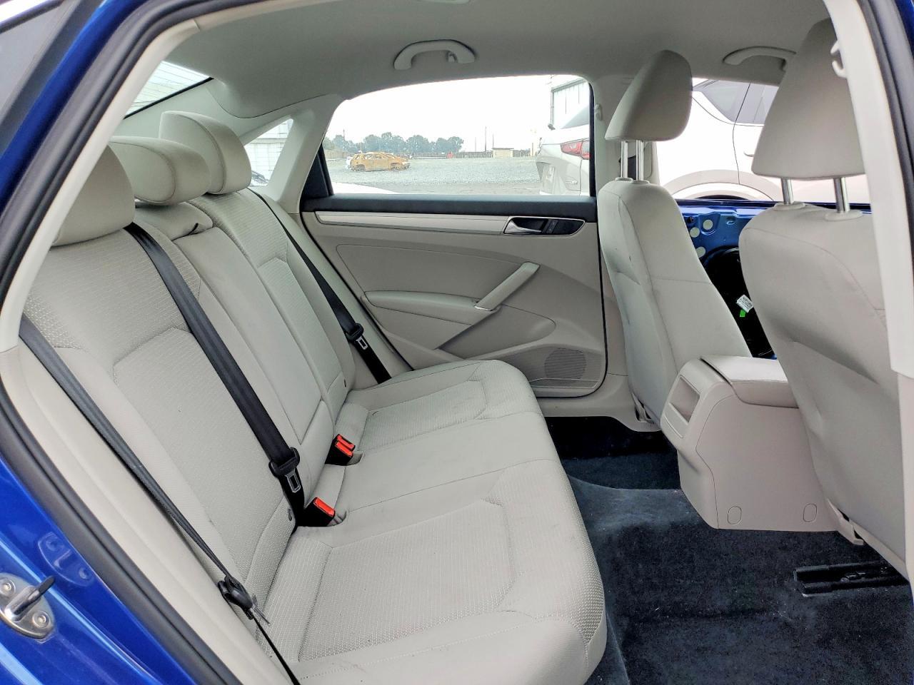 2017 VOLKSWAGEN Passat