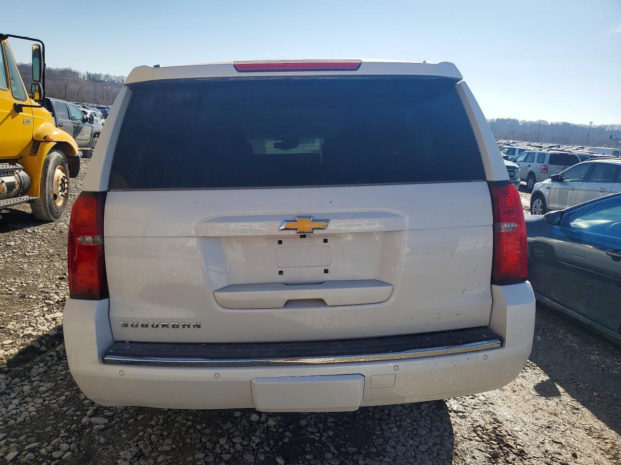 2016 CHEVROLET Suburban