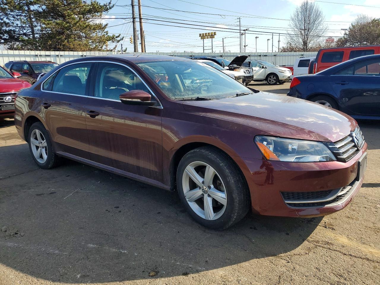 2012 VOLKSWAGEN Passat