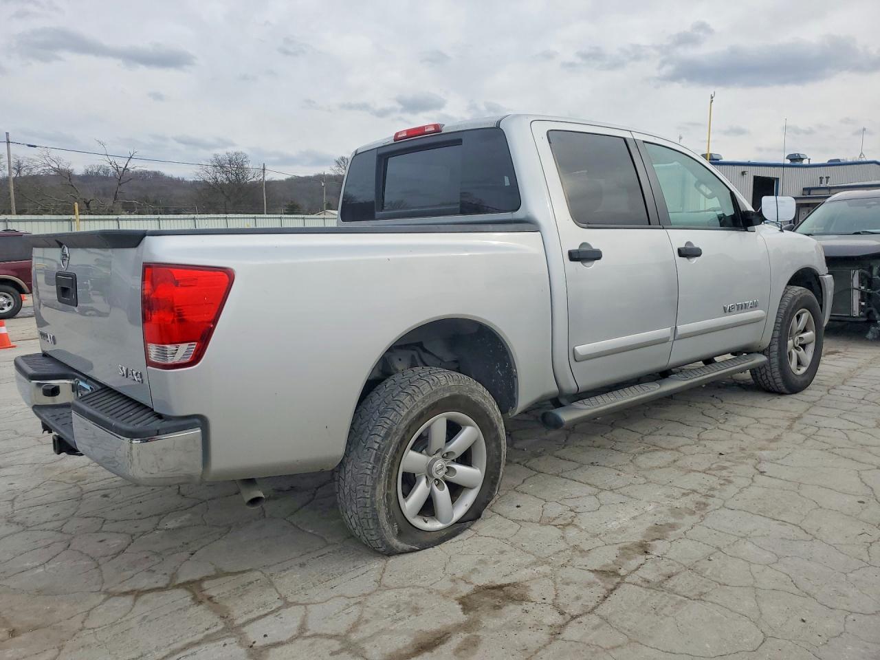 2013 NISSAN Titan